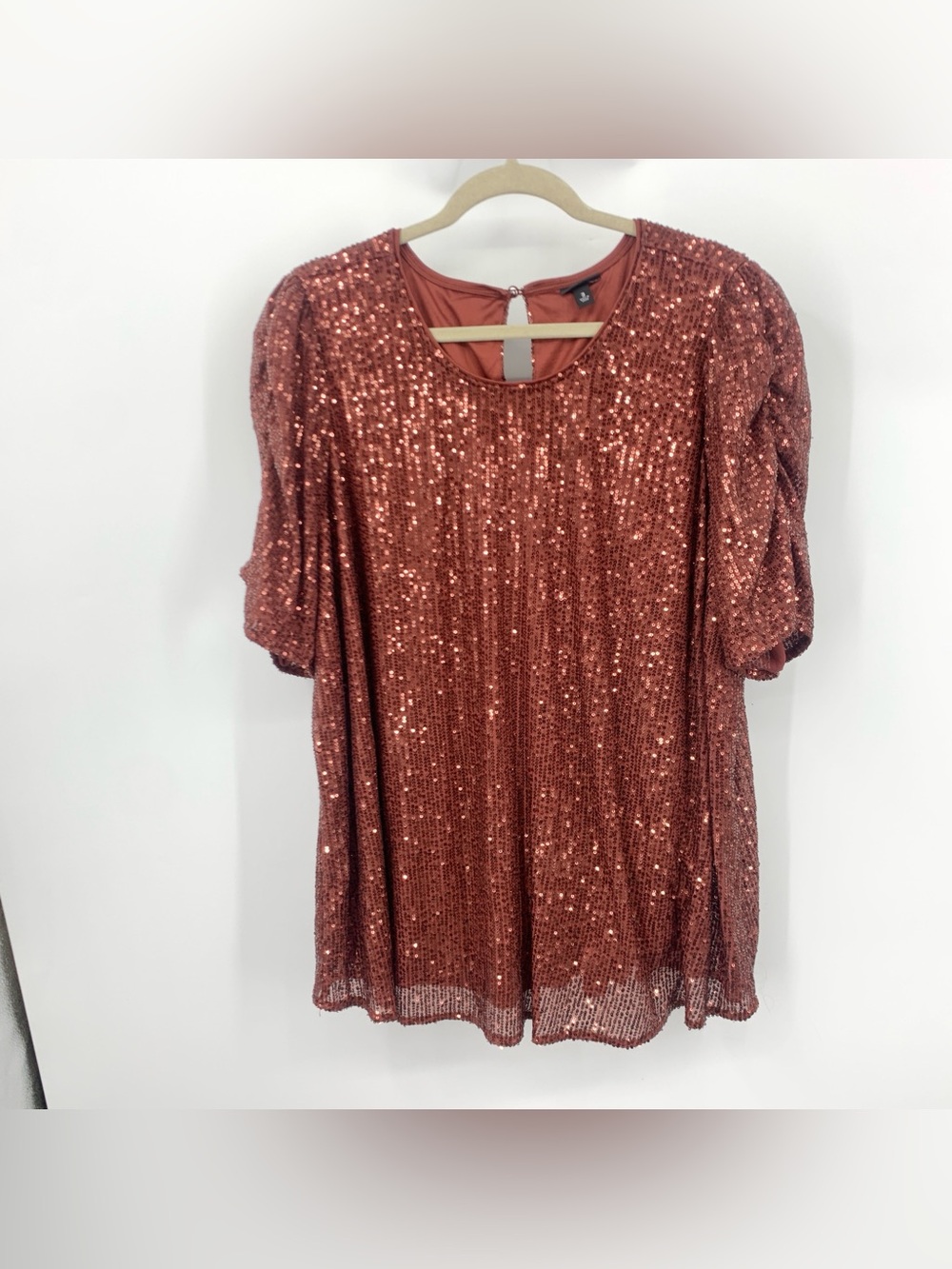 Torrid Women Size 3 3X 22 24 Top Maroon Red Sequin Glitter Short Sleeve Shirt